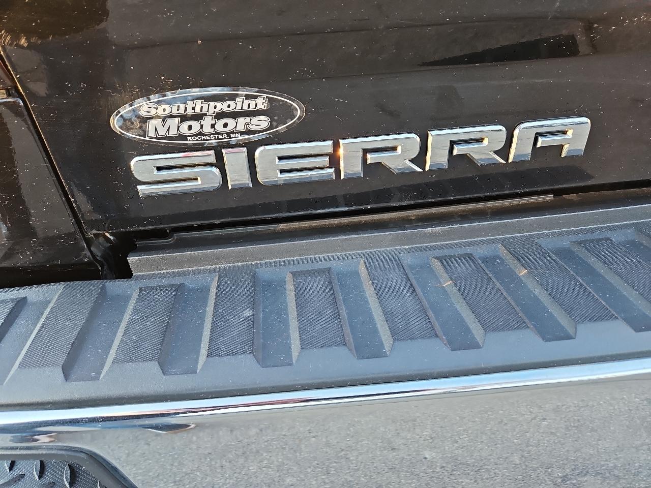 GMC Sierra 1500 4WD Crew Cab 143.5" SLT 2017