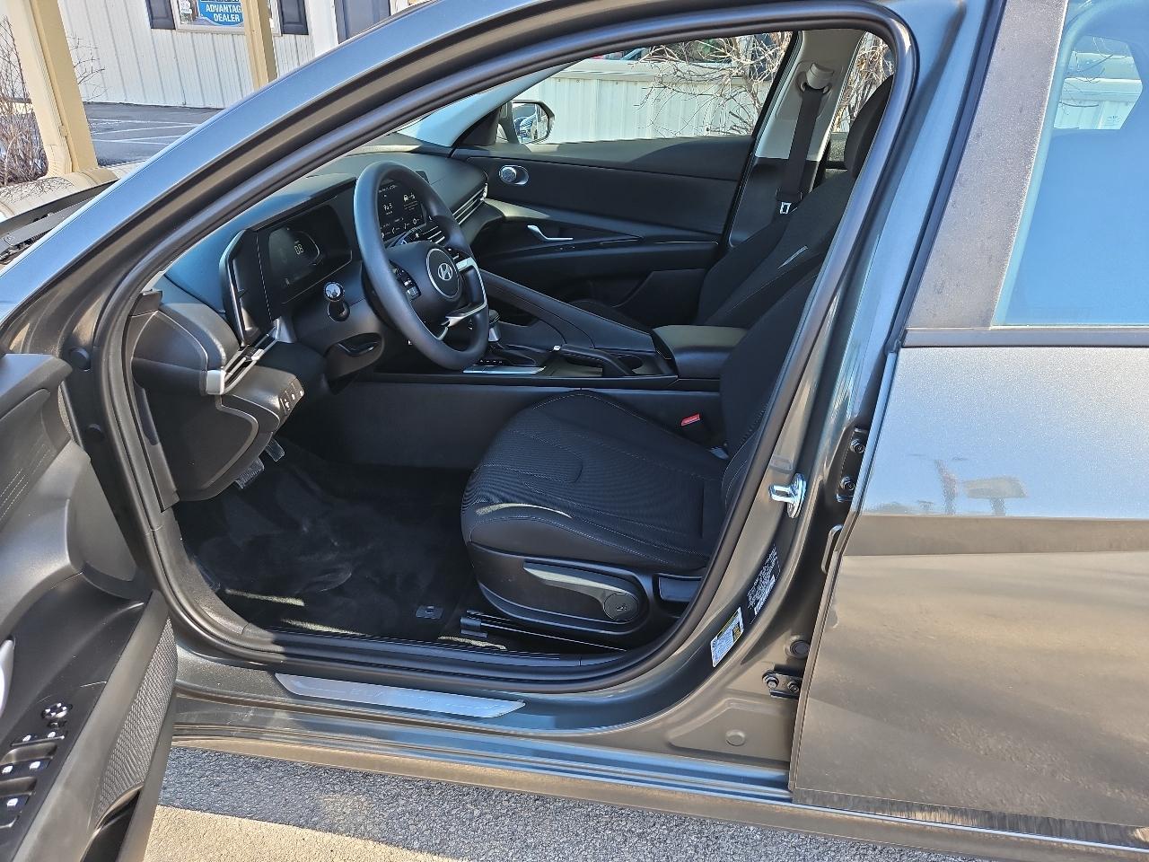 Hyundai Elantra SE IVT 2024