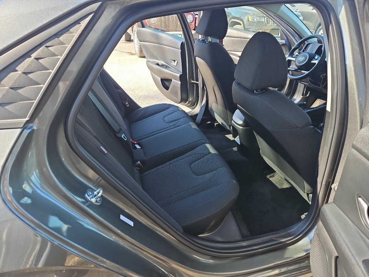 Hyundai Elantra SE IVT 2024