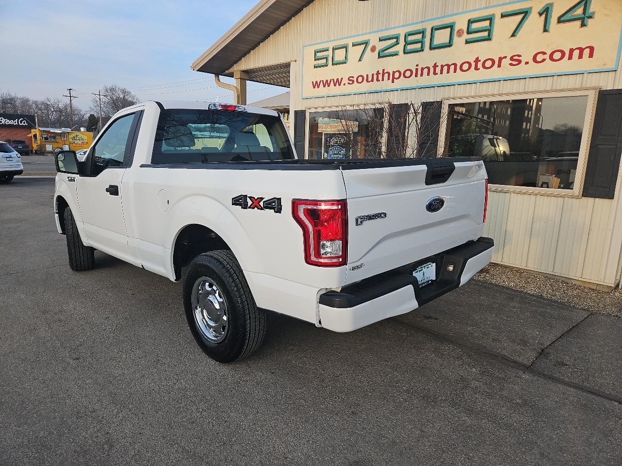 Ford F-150 XLT 4WD Reg Cab 8' Box 2017