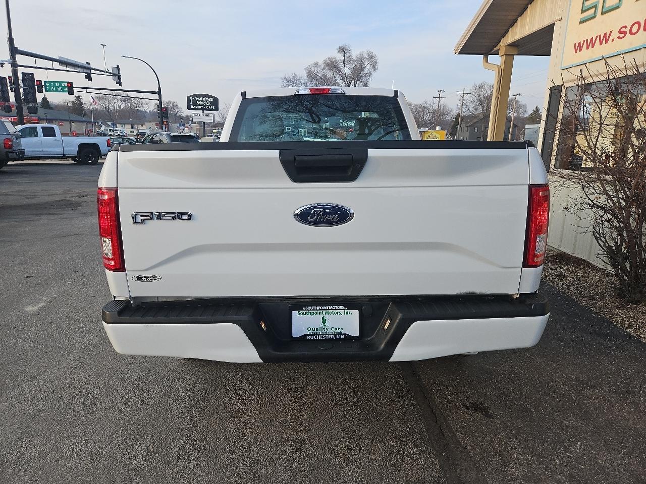 Ford F-150 XLT 4WD Reg Cab 8' Box 2017