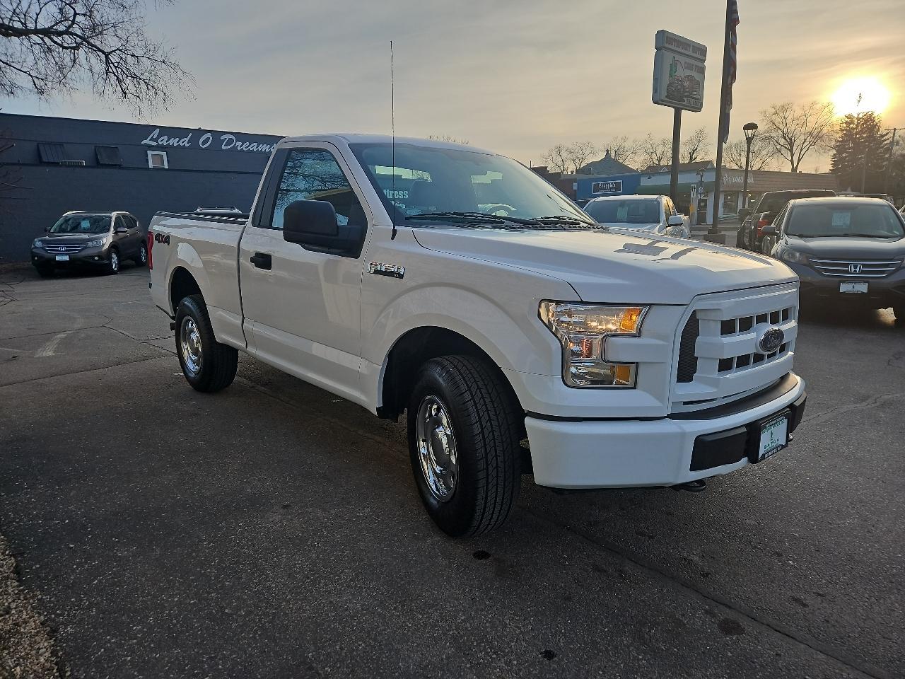 Ford F-150 XLT 4WD Reg Cab 8' Box 2017