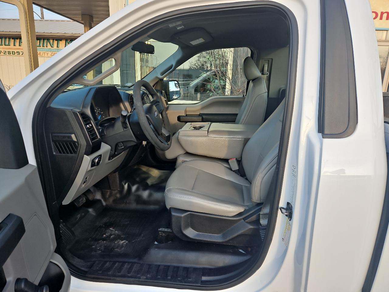 Ford F-150 XLT 4WD Reg Cab 8' Box 2017