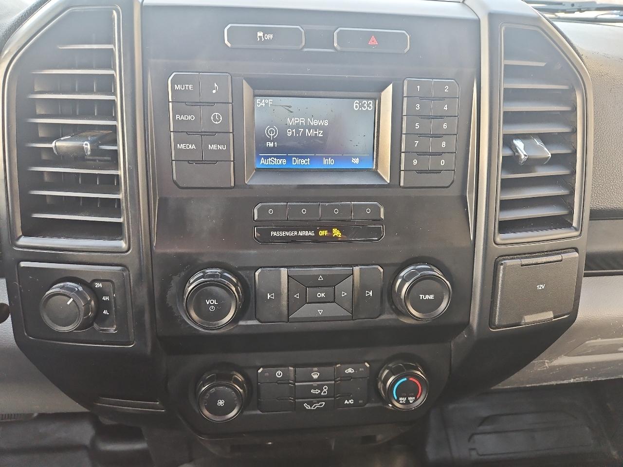 Ford F-150 XLT 4WD Reg Cab 8' Box 2017