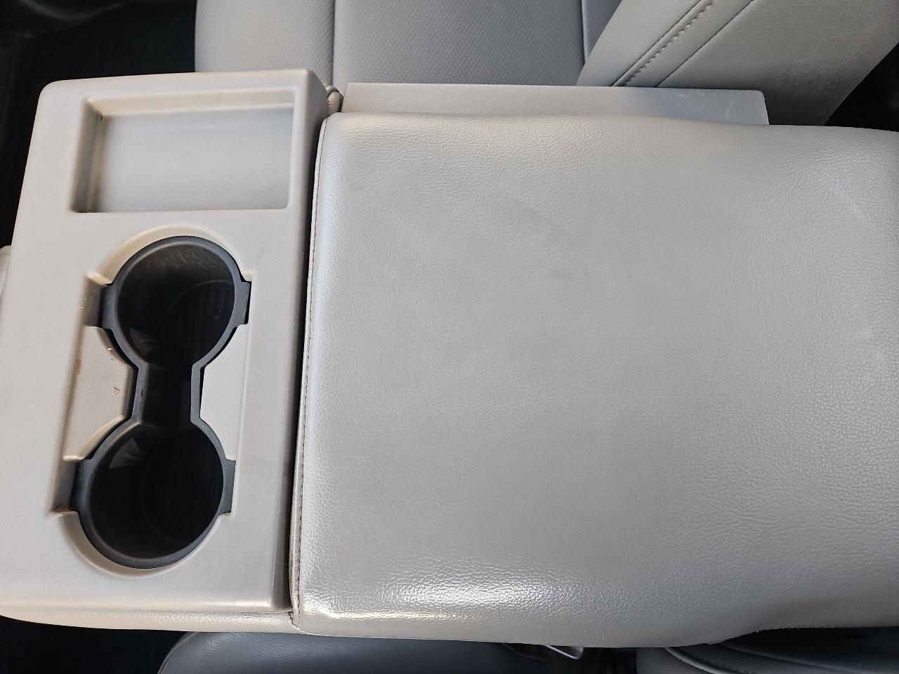 Ford F-150 XLT 4WD Reg Cab 8' Box 2017