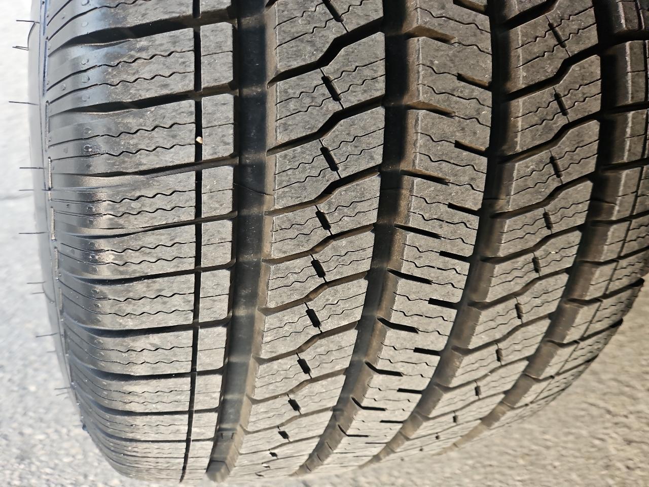 Ford F-150 XLT 4WD Reg Cab 8' Box 2017