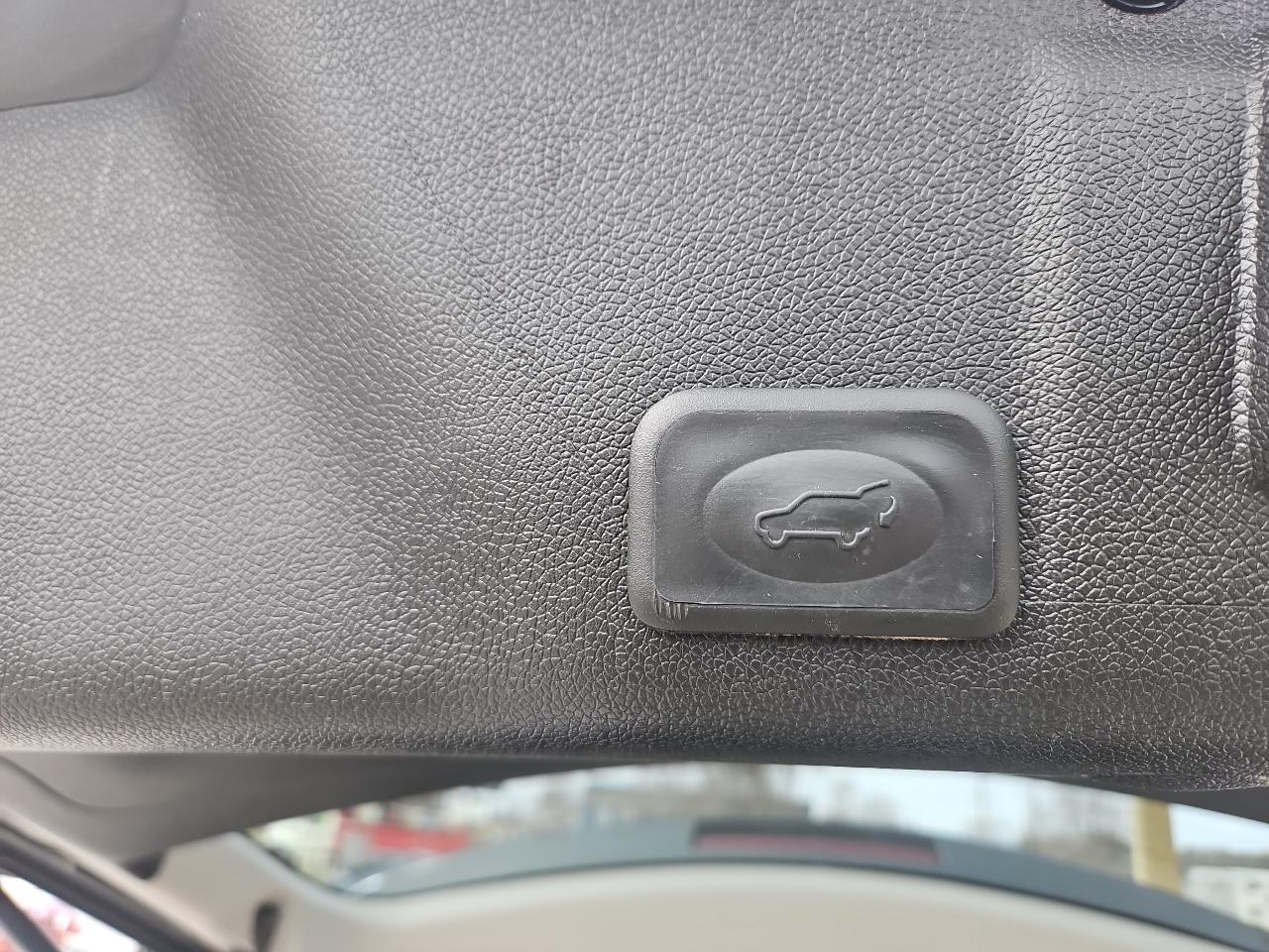 GMC Acadia AWD 4dr Denali 2012