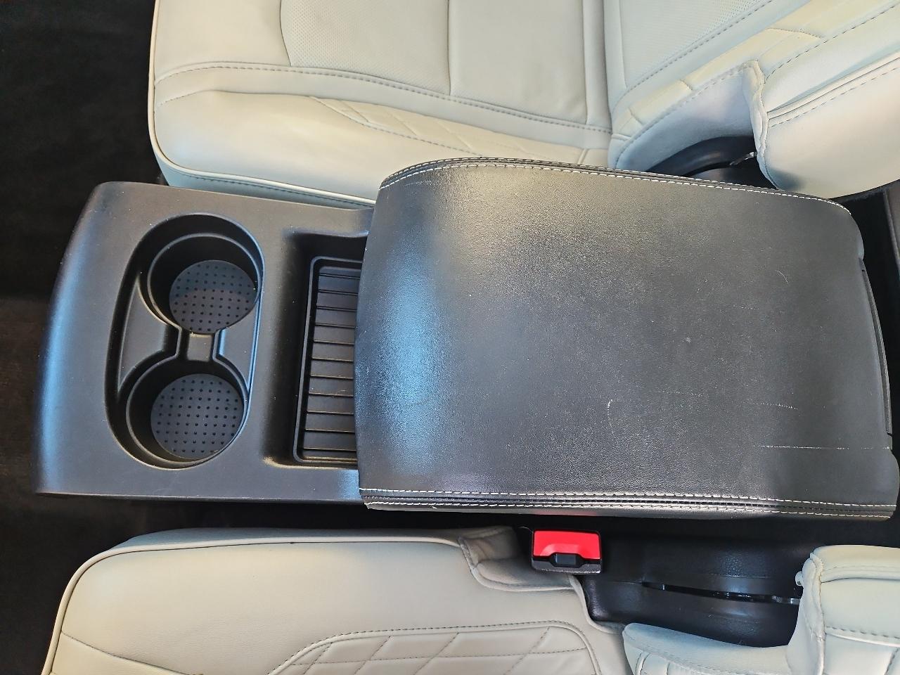 Ford Explorer 4WD 4dr Platinum 2016