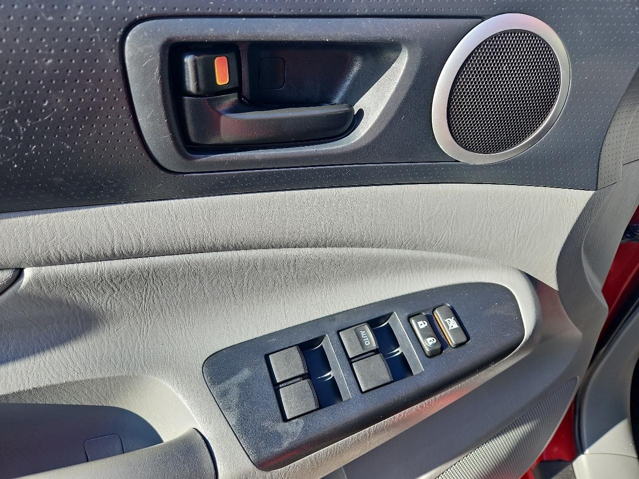 Toyota Tacoma 4WD Double Cab V6 MT (Natl) 2013