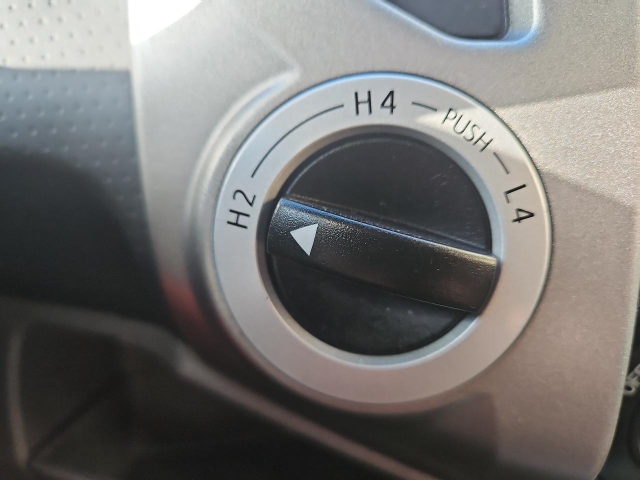 Toyota Tacoma 4WD Double Cab V6 MT (Natl) 2013