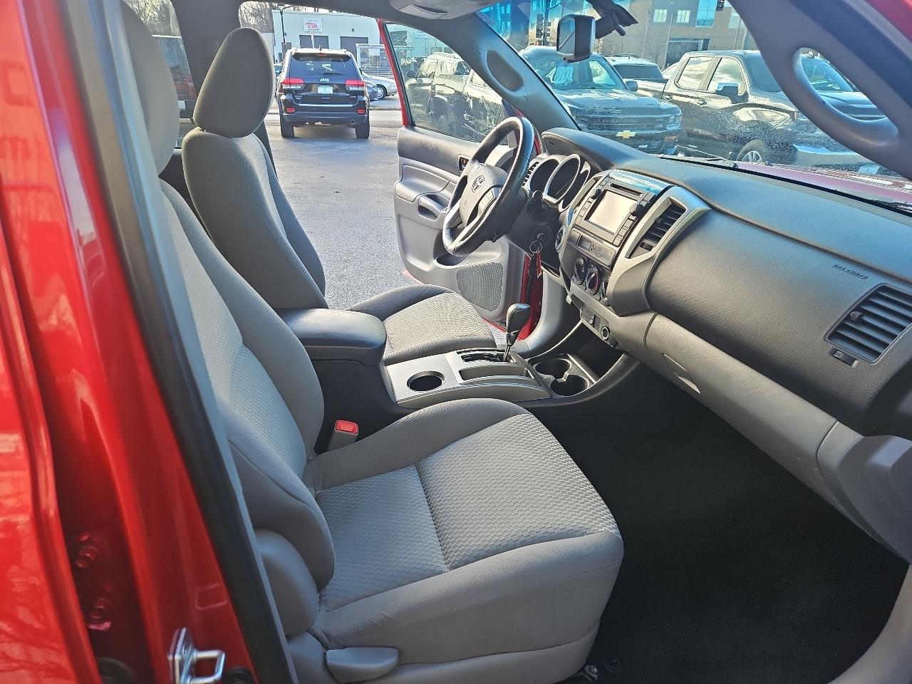 Toyota Tacoma 4WD Double Cab V6 MT (Natl) 2013