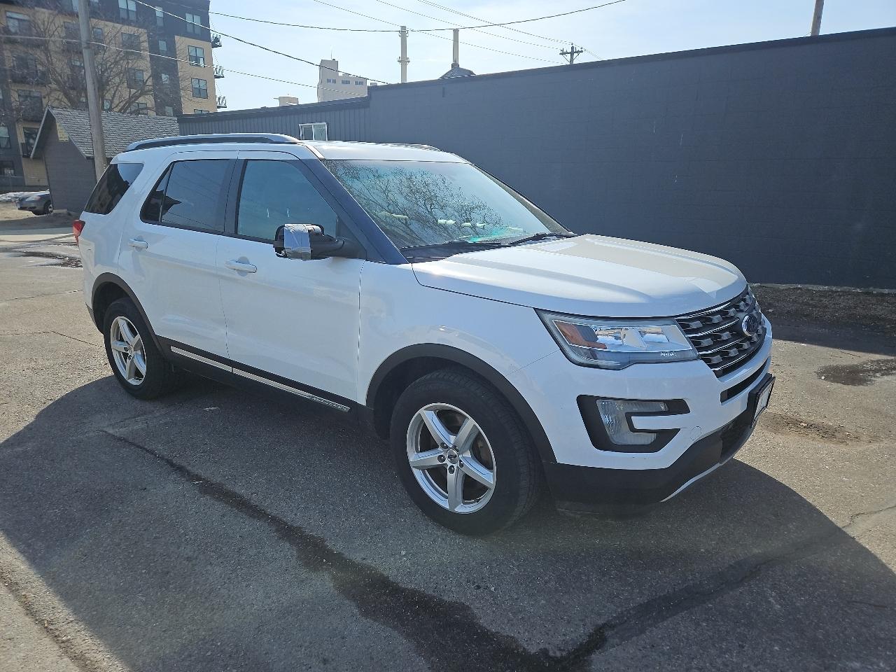 2016 Ford Explorer 4WD 4dr XLT