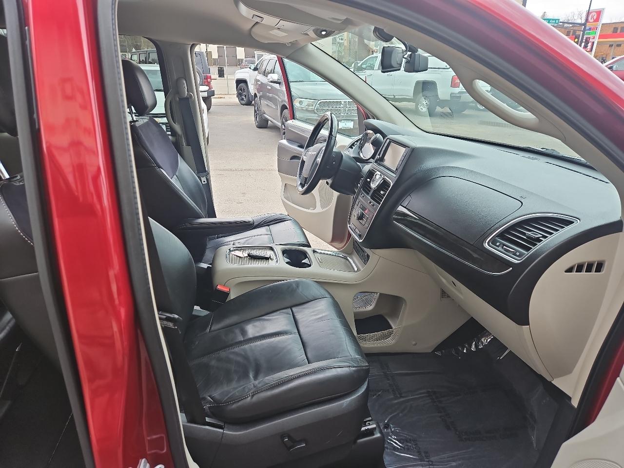 Chrysler Town & Country 4dr Wgn Limited 2012