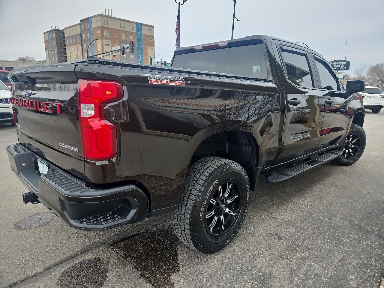 Chevrolet Silverado 1500 4WD Crew Cab 147" Custom Trail Boss 2019