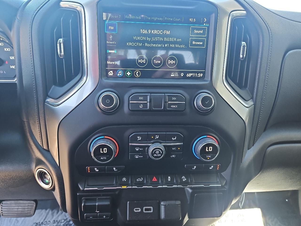 Chevrolet Silverado 1500 4WD Crew Cab 147" RST 2021