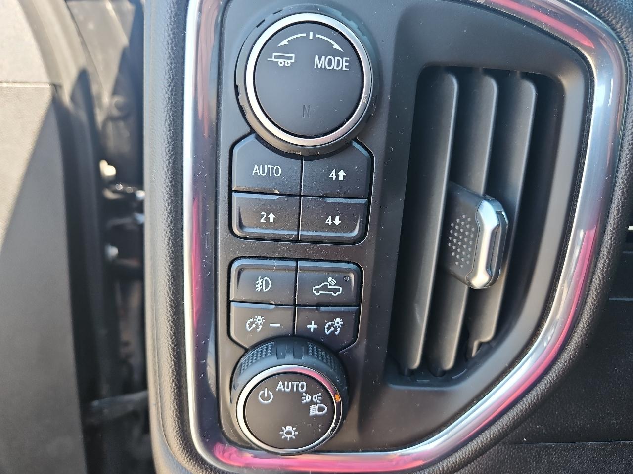 Chevrolet Silverado 1500 4WD Crew Cab 147" RST 2021