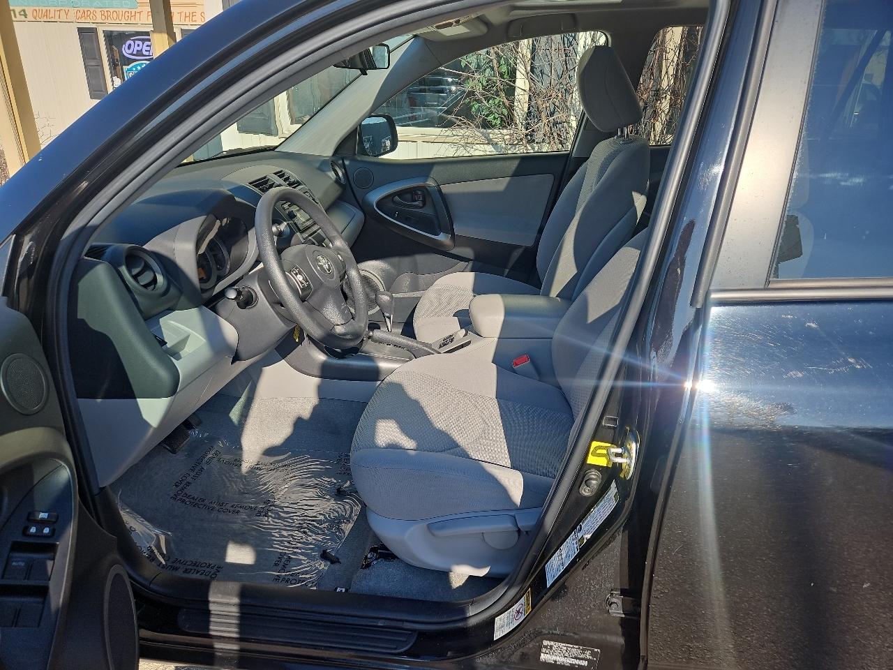 Toyota RAV4 4WD 4dr I4 (Natl) 2012