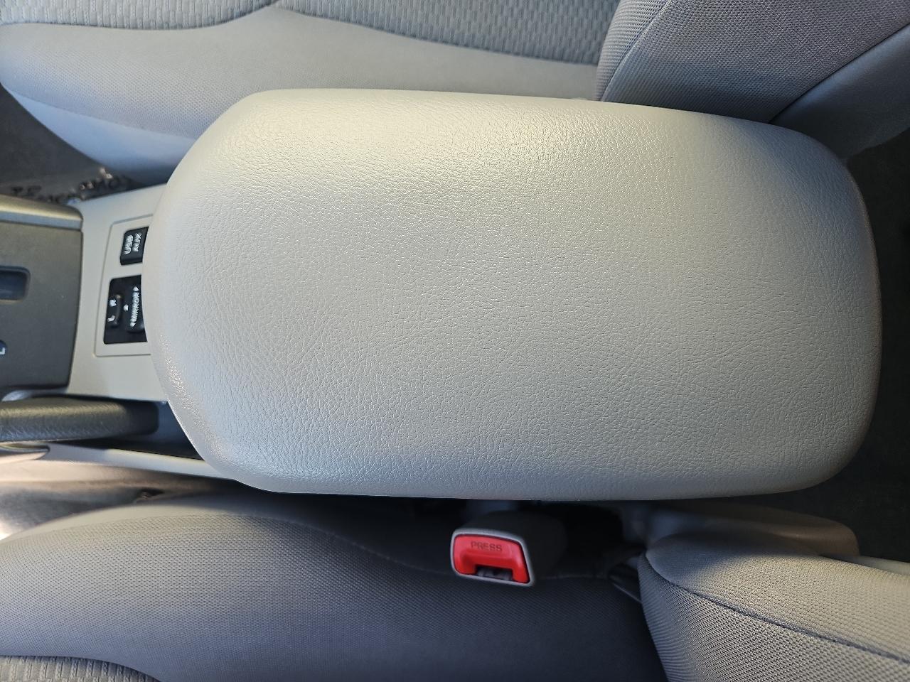 Toyota RAV4 4WD 4dr I4 (Natl) 2012