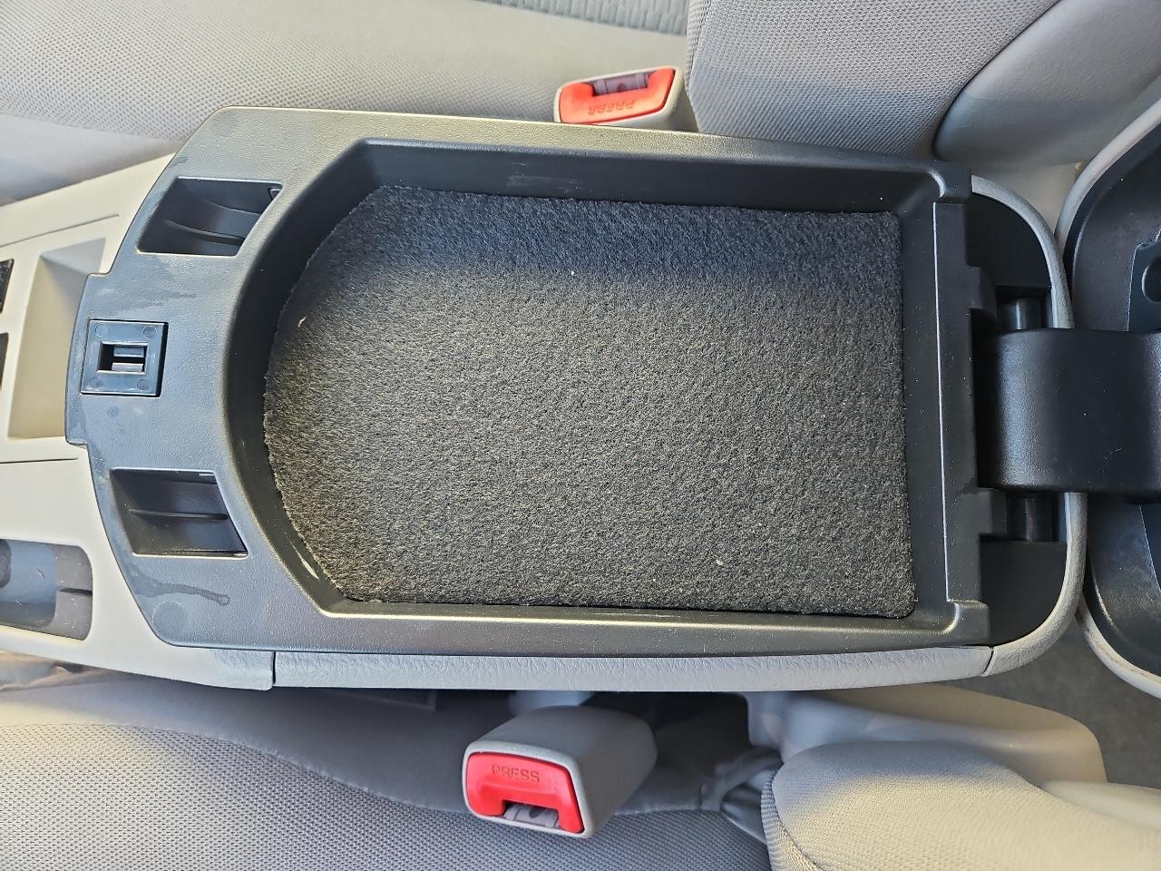 Toyota RAV4 4WD 4dr I4 (Natl) 2012