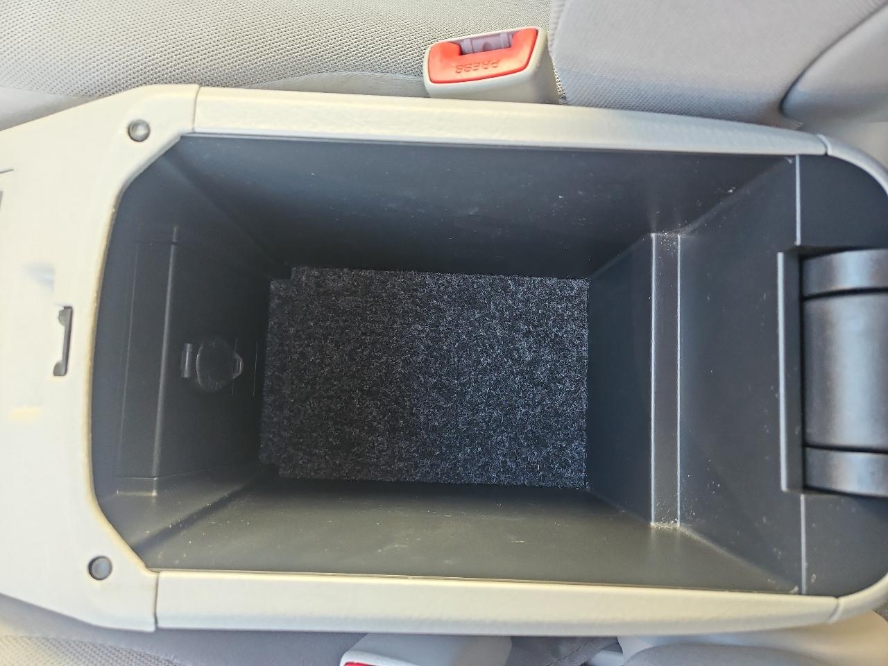 Toyota RAV4 4WD 4dr I4 (Natl) 2012