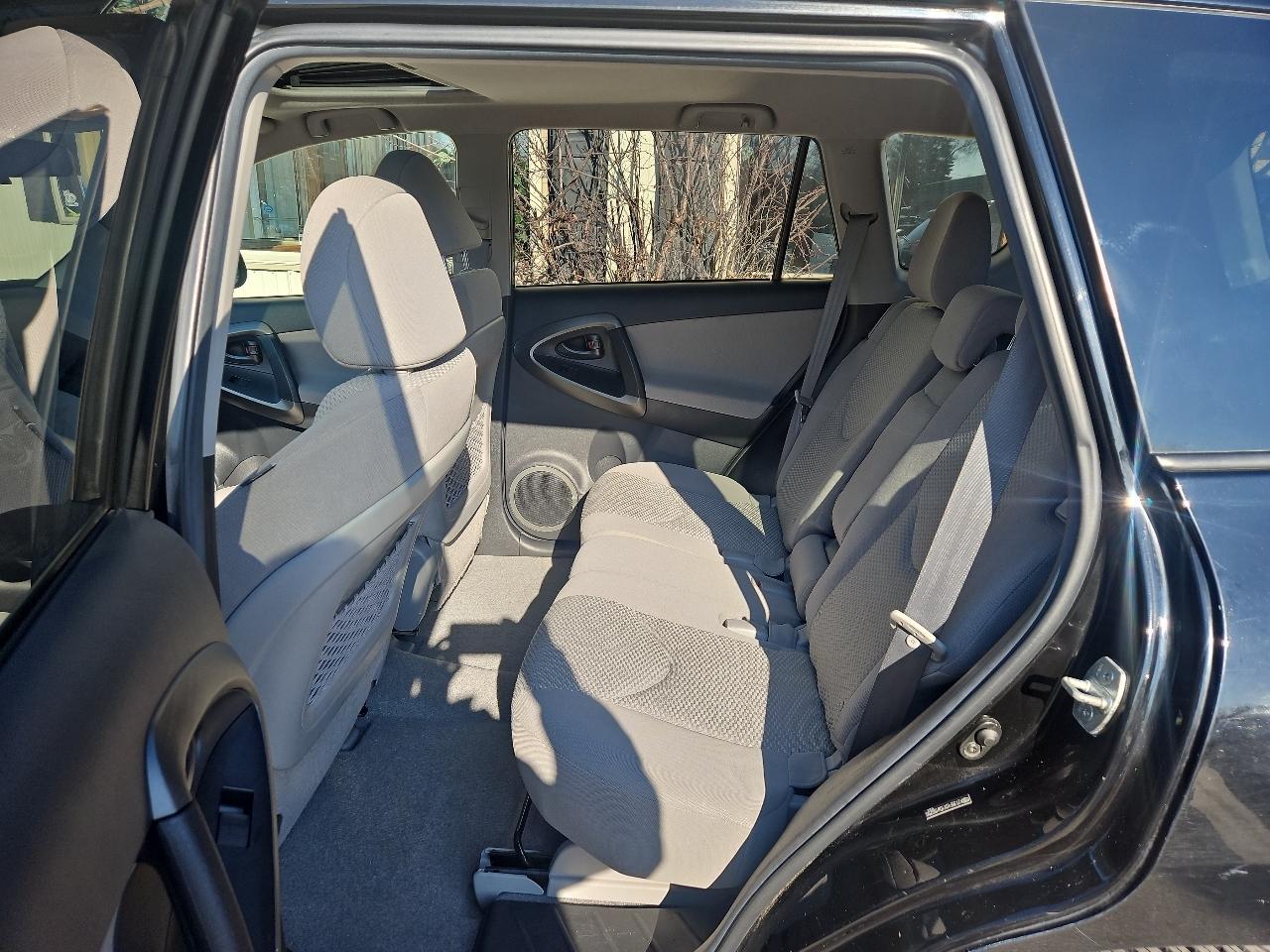 Toyota RAV4 4WD 4dr I4 (Natl) 2012