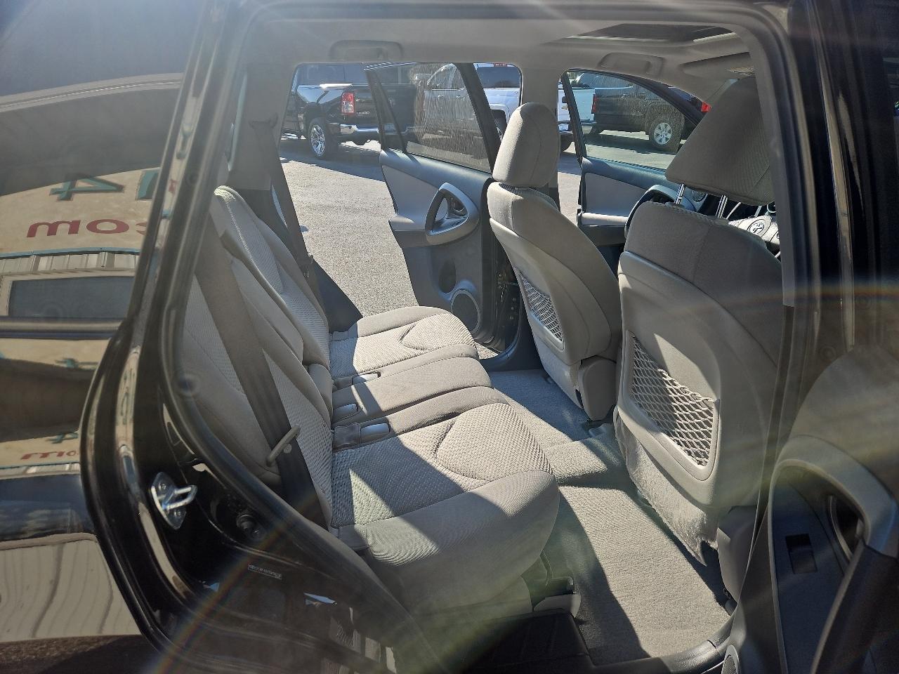 Toyota RAV4 4WD 4dr I4 (Natl) 2012