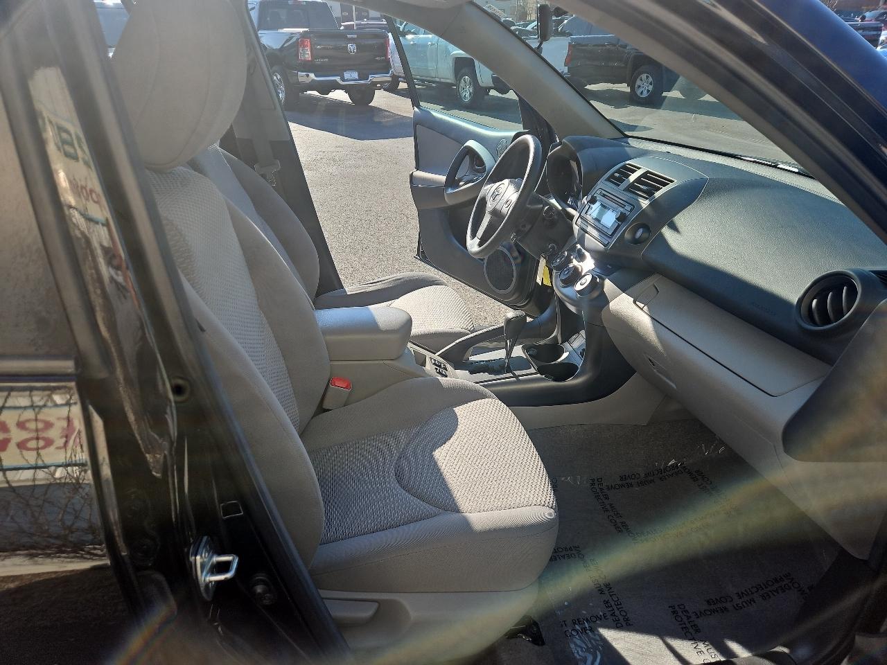 Toyota RAV4 4WD 4dr I4 (Natl) 2012