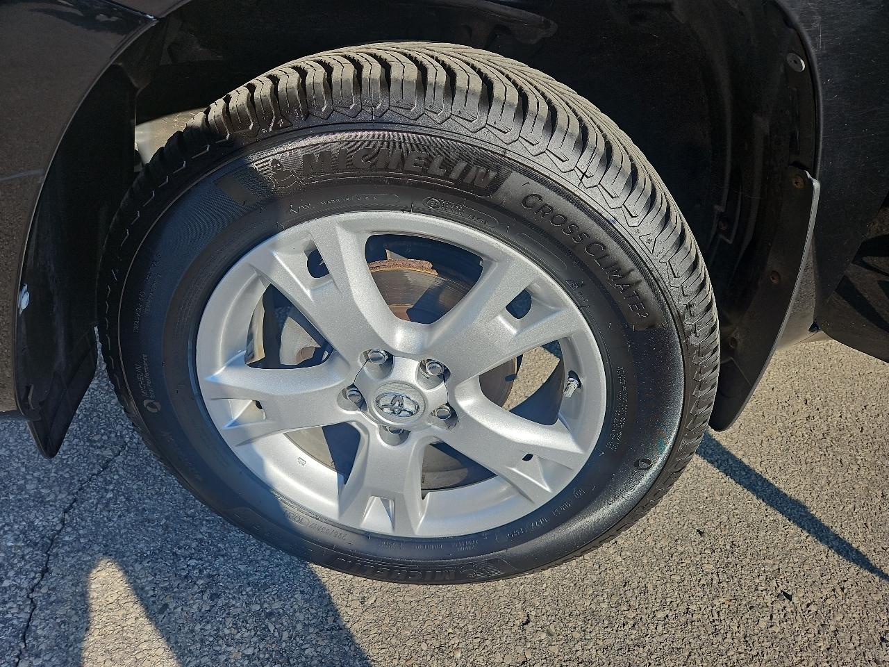 Toyota RAV4 4WD 4dr I4 (Natl) 2012