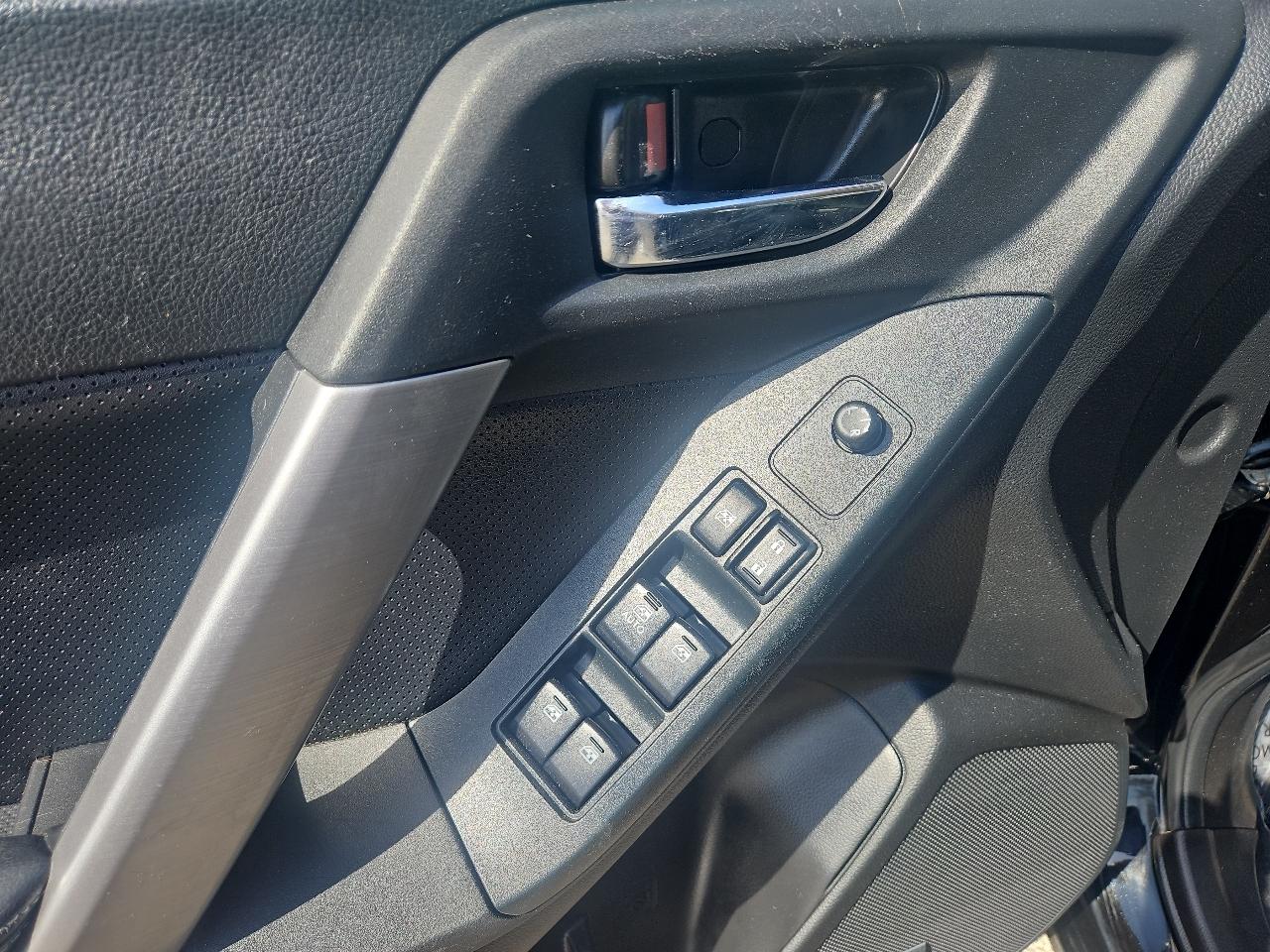 Subaru Forester 4dr CVT 2.5i Touring PZEV 2015