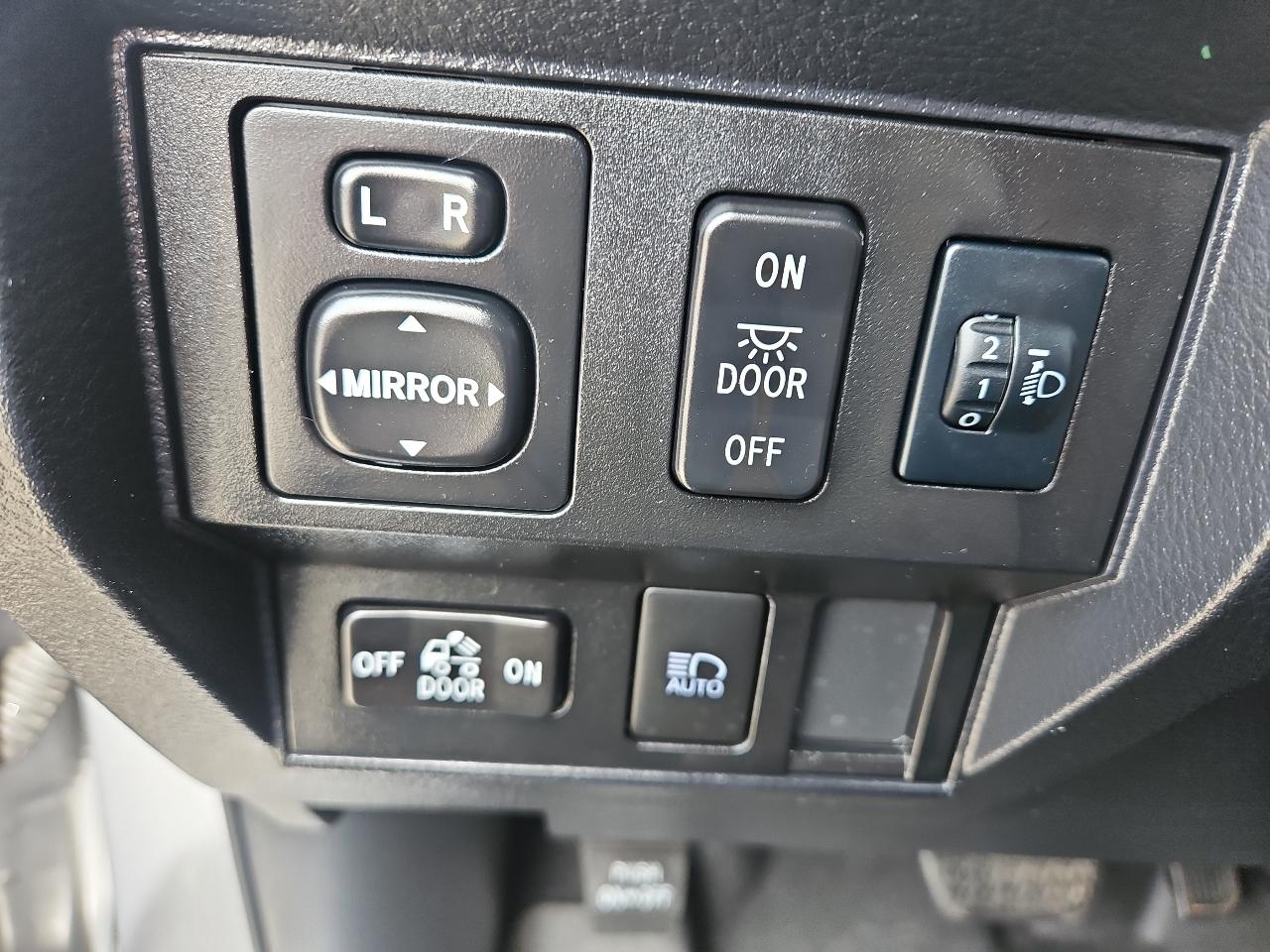 Toyota Tundra 4WD SR5 Double Cab 6.5' Bed 5.7L FFV (Natl) 2019