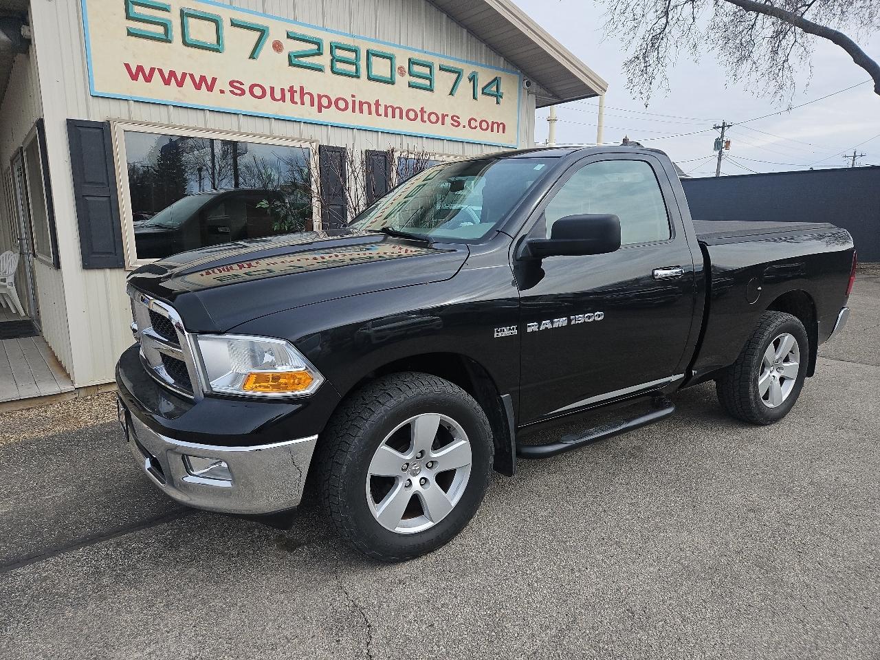 RAM 1500 4WD Reg Cab 120.5" SLT 2011