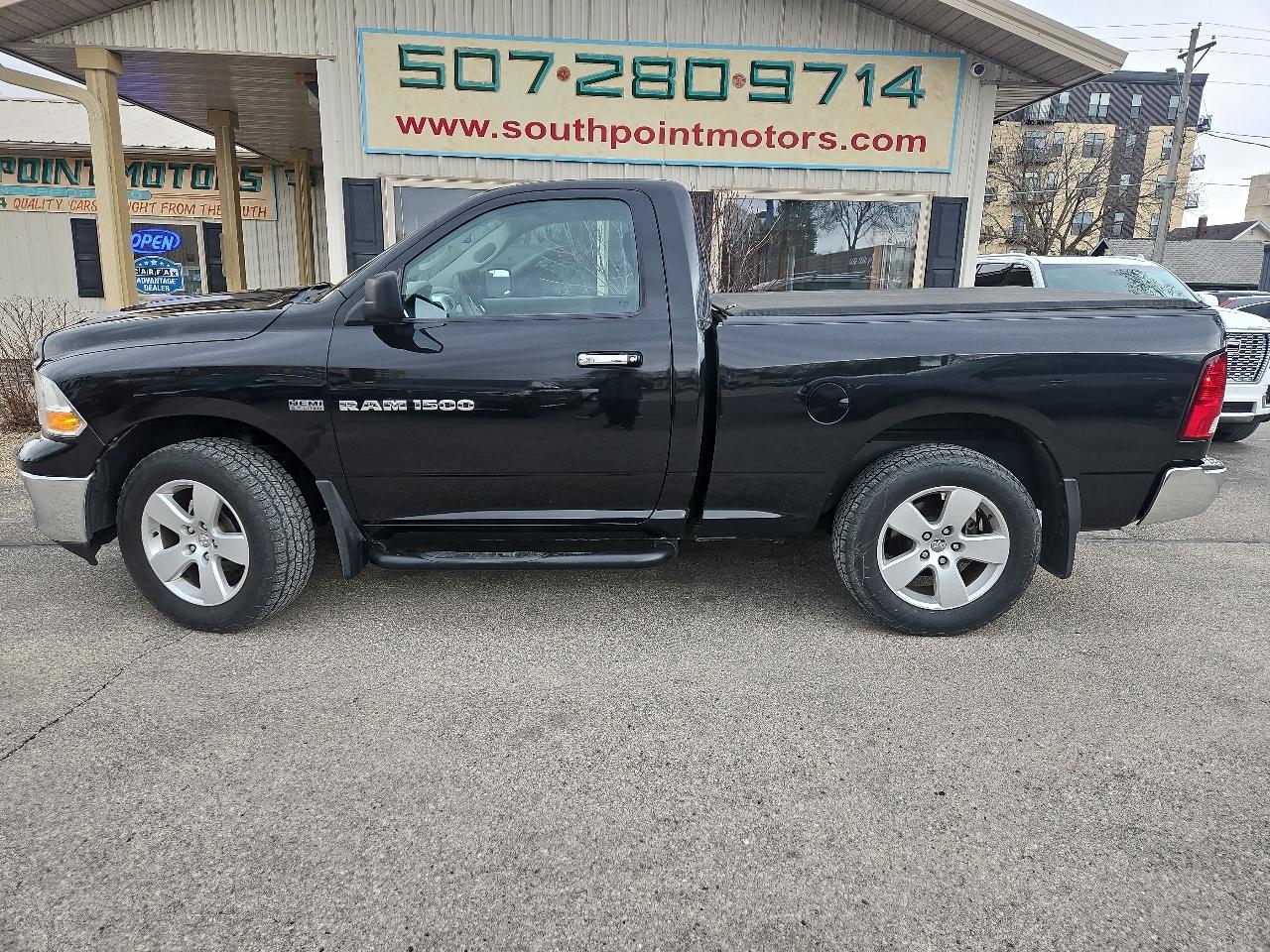 RAM 1500 4WD Reg Cab 120.5" SLT 2011