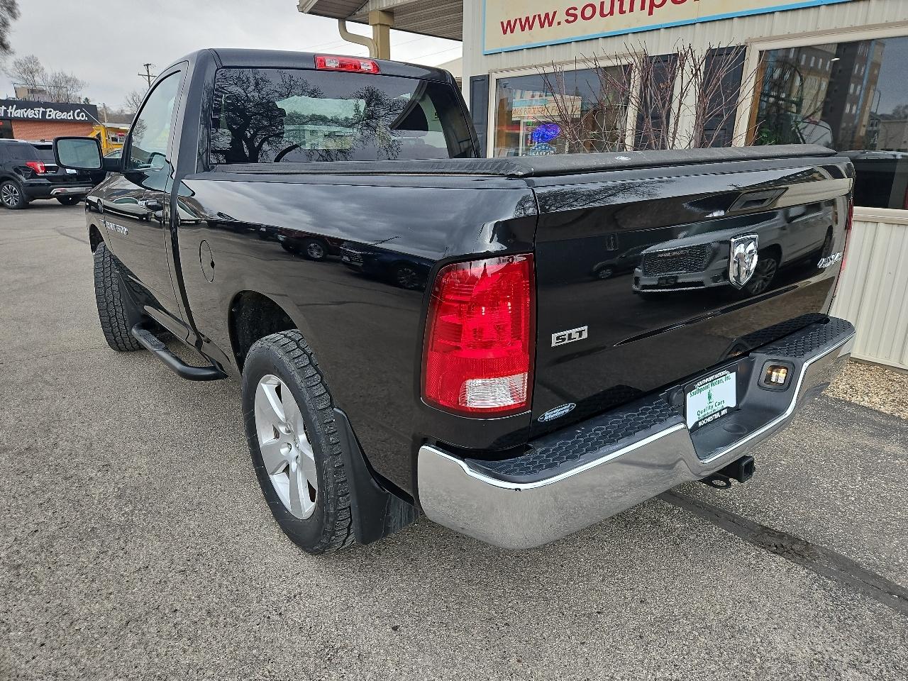 RAM 1500 4WD Reg Cab 120.5" SLT 2011