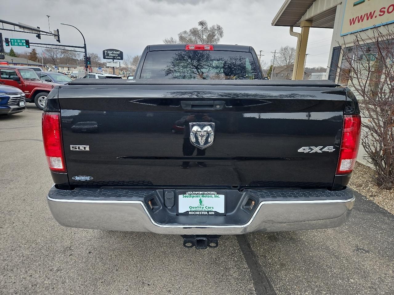 RAM 1500 4WD Reg Cab 120.5" SLT 2011