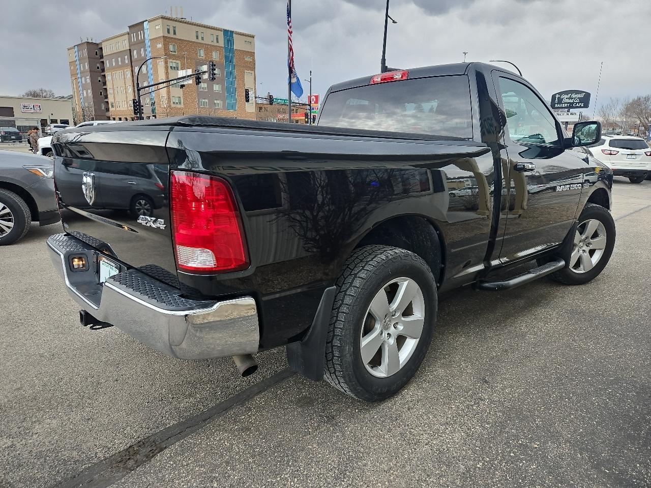 RAM 1500 4WD Reg Cab 120.5" SLT 2011