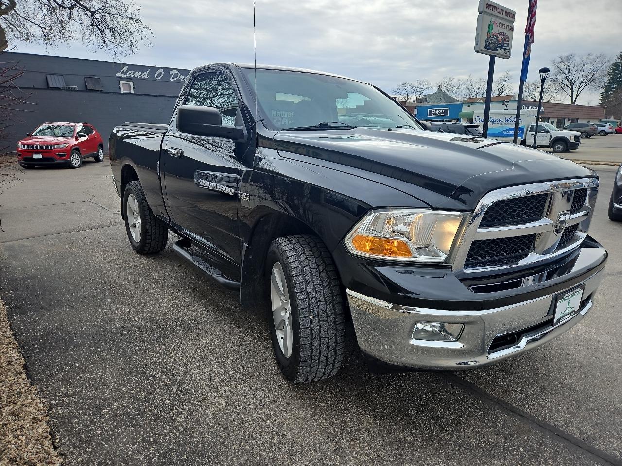 RAM 1500 4WD Reg Cab 120.5" SLT 2011
