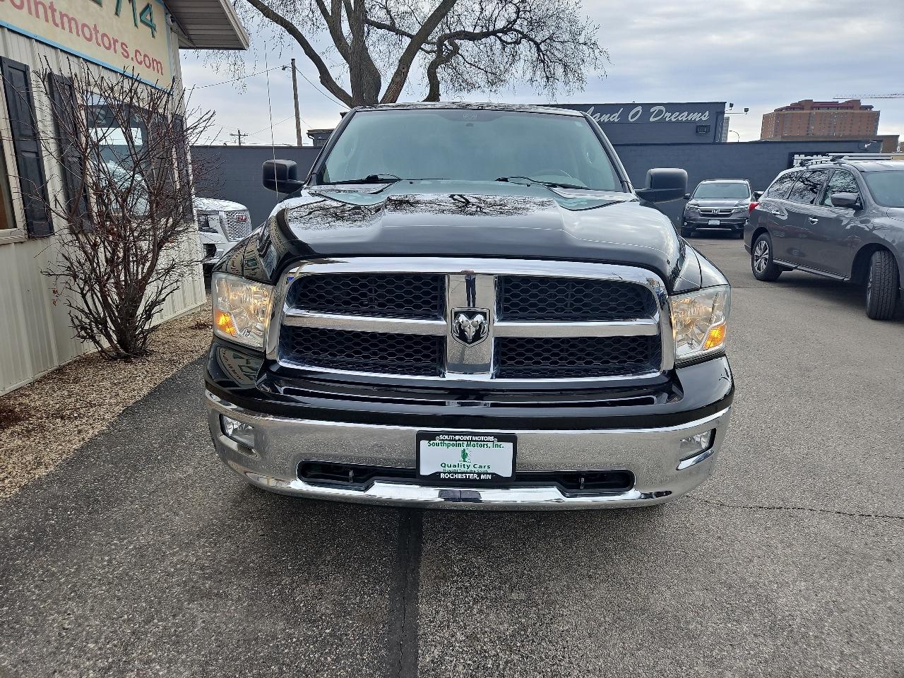 RAM 1500 4WD Reg Cab 120.5" SLT 2011