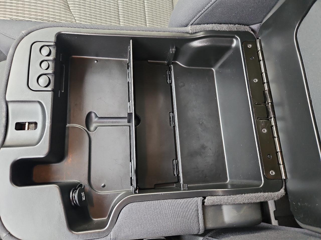 RAM 1500 4WD Reg Cab 120.5" SLT 2011