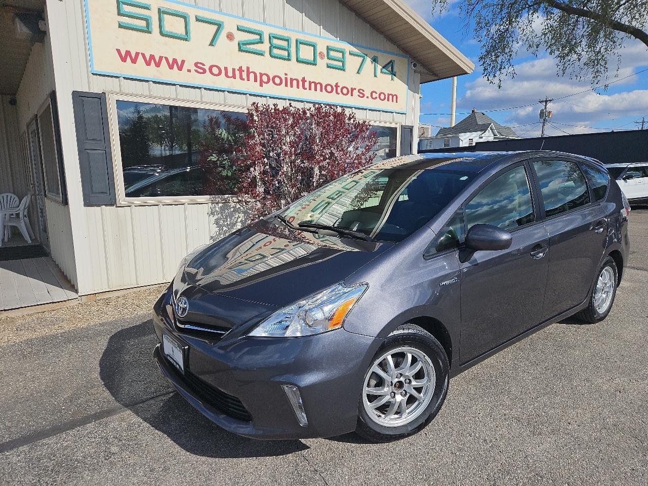2014 Toyota Prius V 5dr Wgn Three (Natl)