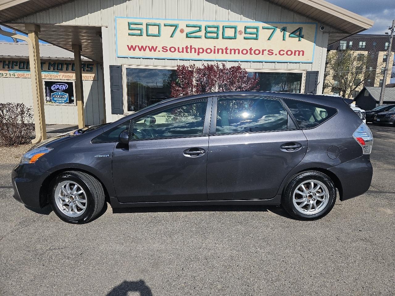 Toyota Prius V 5dr Wgn Three (Natl) 2014
