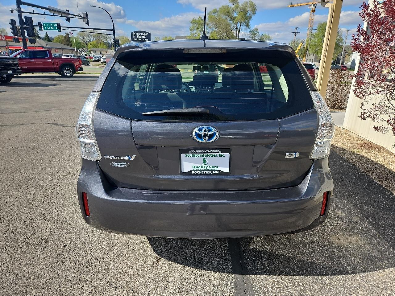 Toyota Prius V 5dr Wgn Three (Natl) 2014