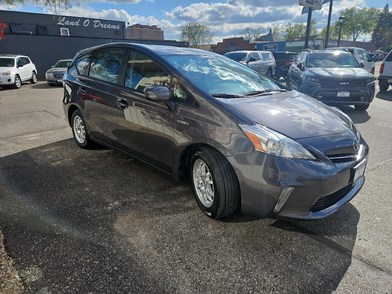 Toyota Prius V 5dr Wgn Three (Natl) 2014
