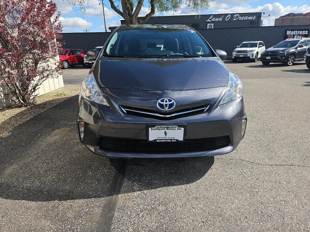 Toyota Prius V 5dr Wgn Three (Natl) 2014