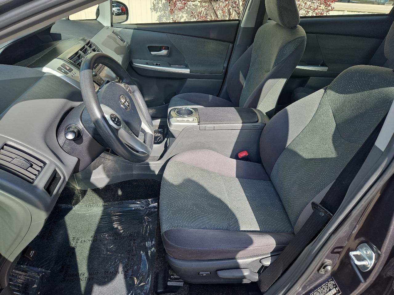 Toyota Prius V 5dr Wgn Three (Natl) 2014