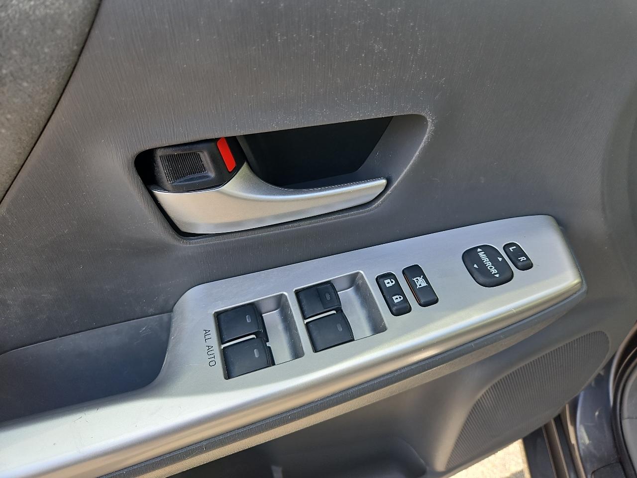 Toyota Prius V 5dr Wgn Three (Natl) 2014