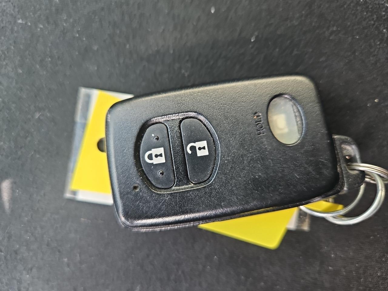 Toyota Prius V 5dr Wgn Three (Natl) 2014