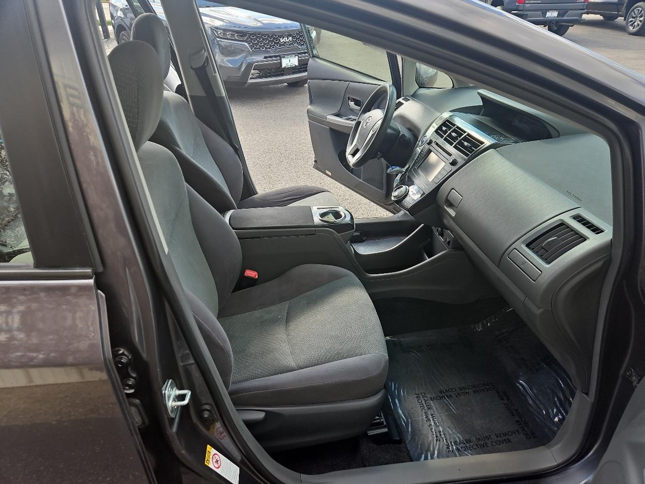 Toyota Prius V 5dr Wgn Three (Natl) 2014