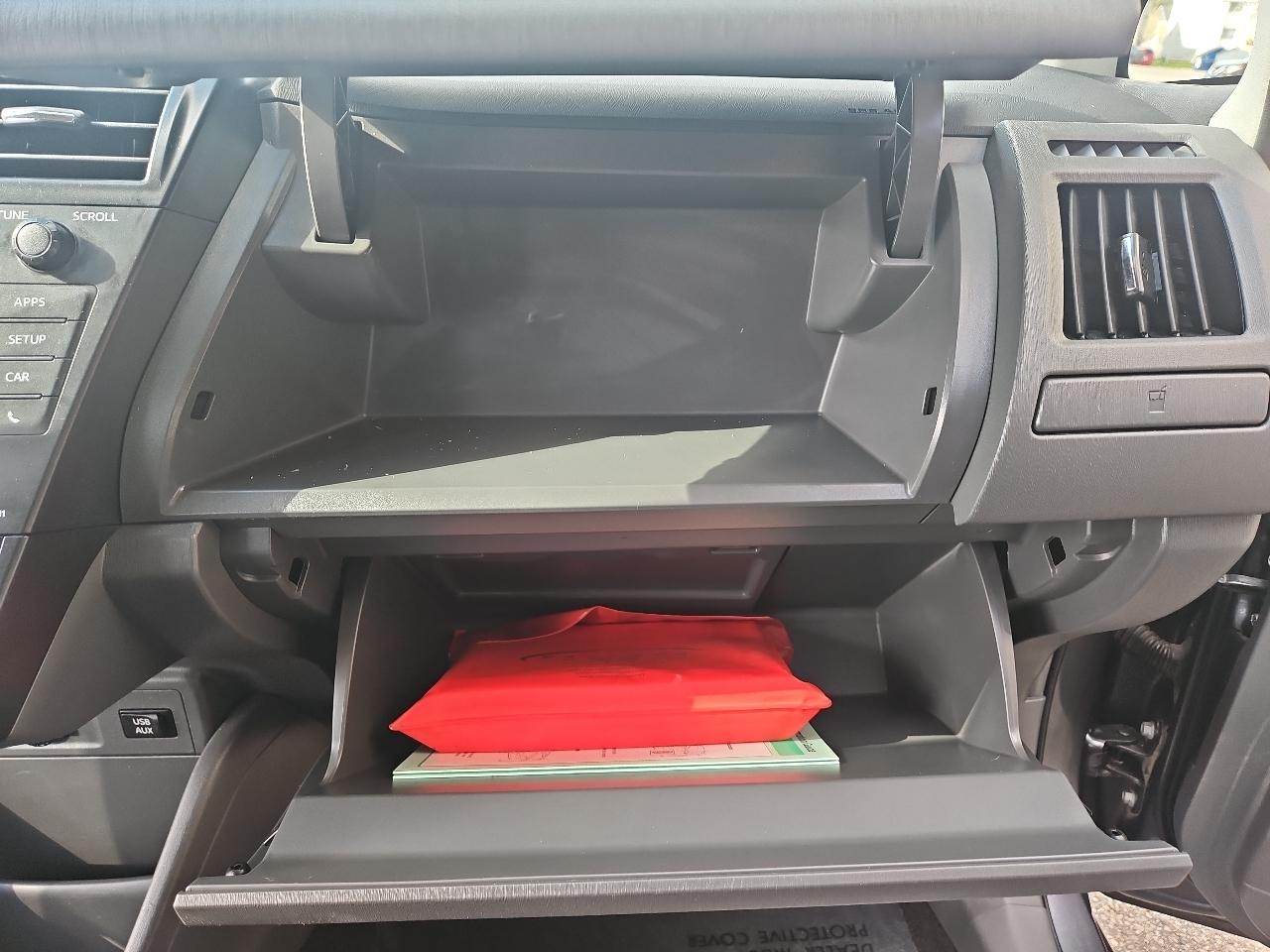 Toyota Prius V 5dr Wgn Three (Natl) 2014