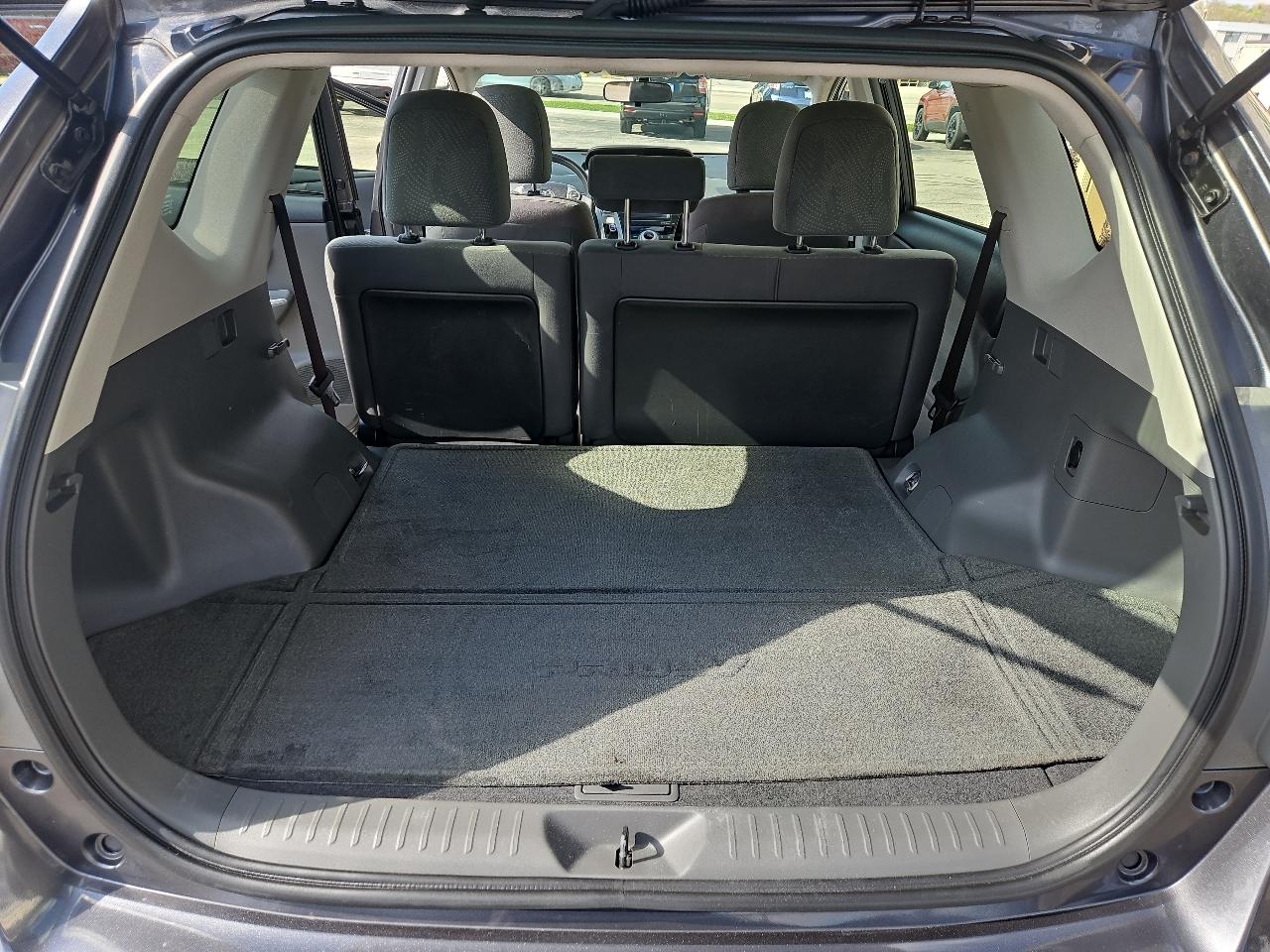 Toyota Prius V 5dr Wgn Three (Natl) 2014