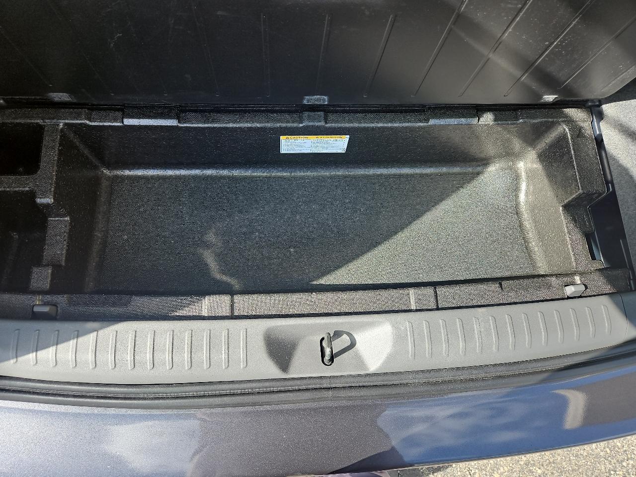 Toyota Prius V 5dr Wgn Three (Natl) 2014